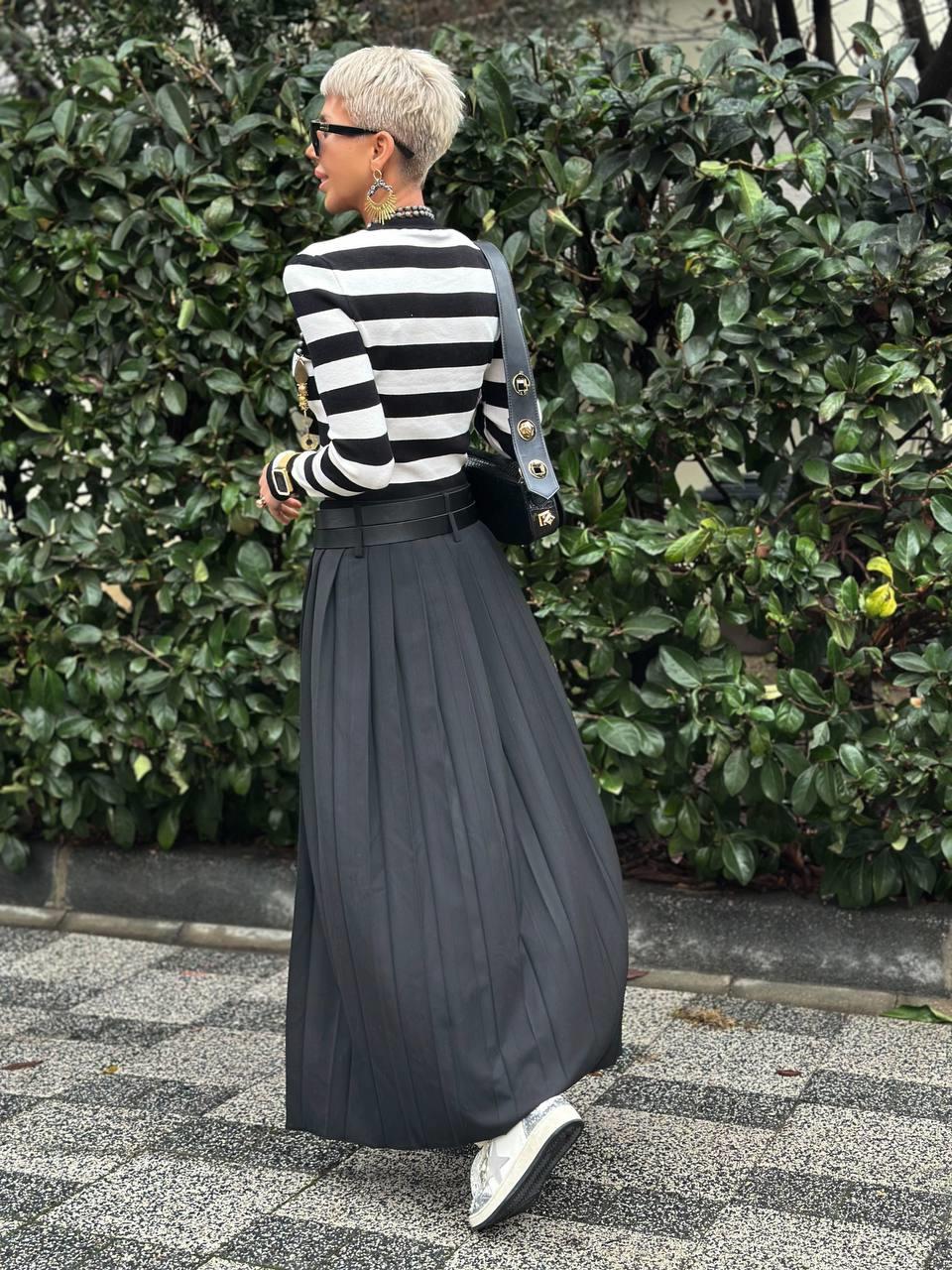 SİYAH KEMERLİ YIRTMAÇLI MAXI PİLELİ ETEK