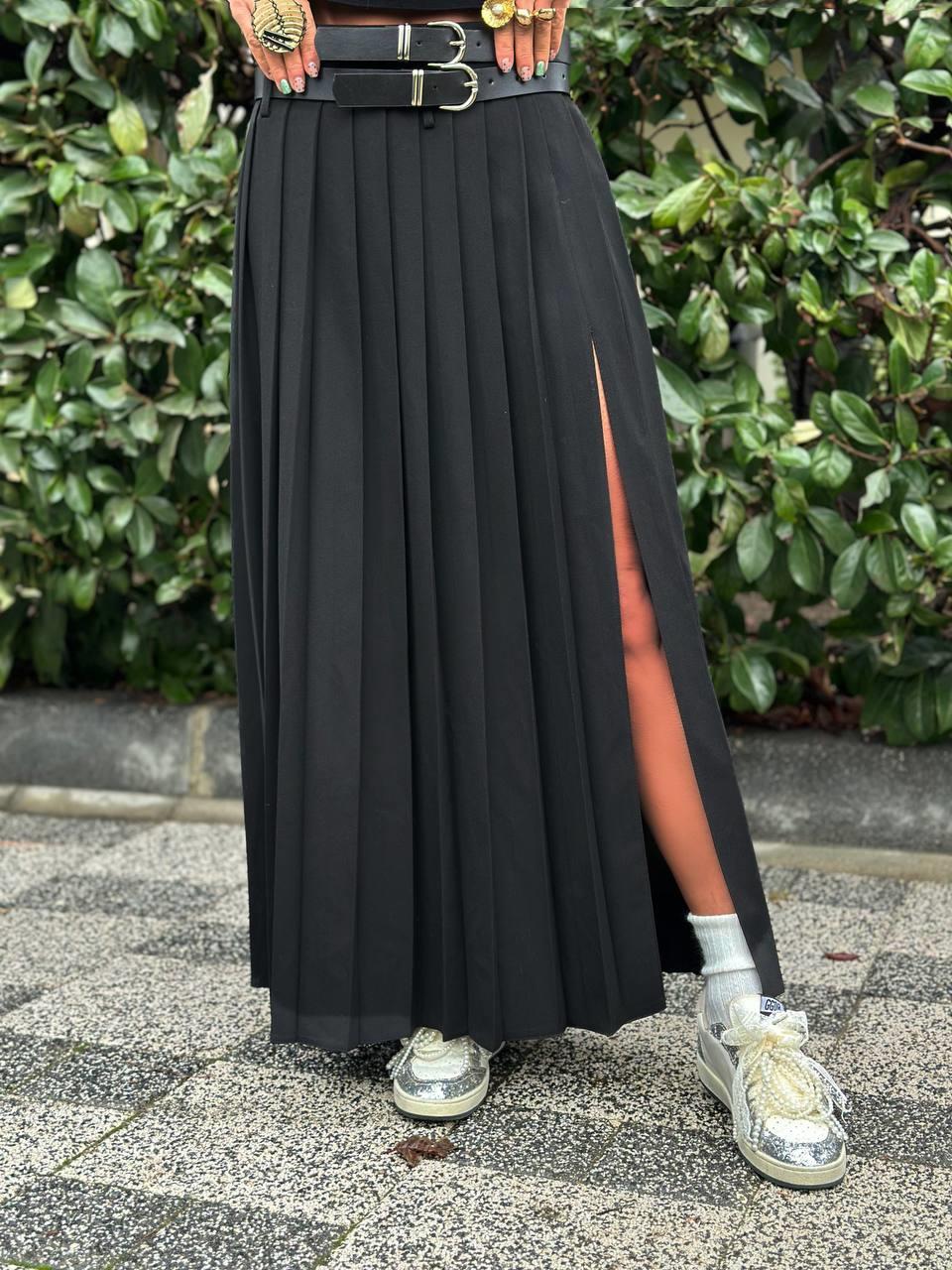 SİYAH KEMERLİ YIRTMAÇLI MAXI PİLELİ ETEK