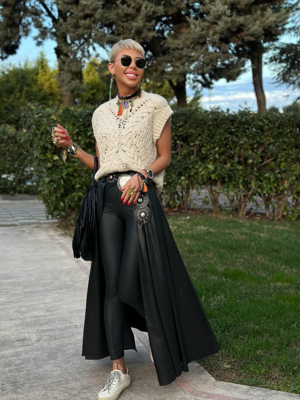 SİYAH ÖNDEN AÇIK DERİ AKSESUAR ETEK 