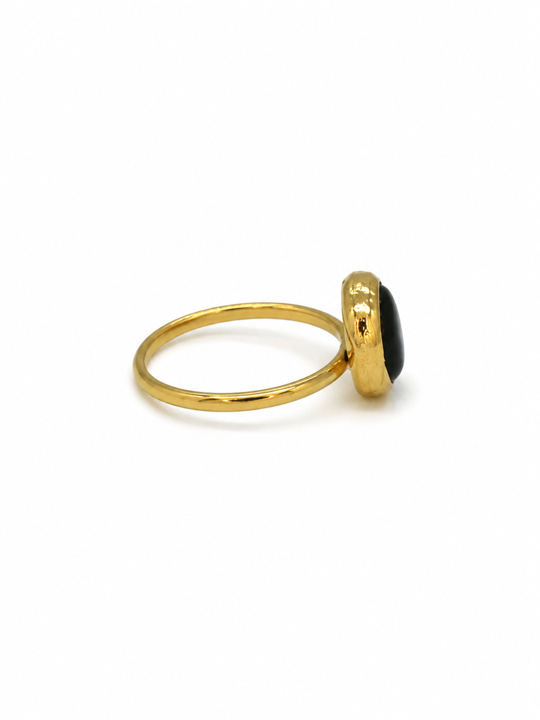 Siyah Oval Taşlı Gold Yüzük