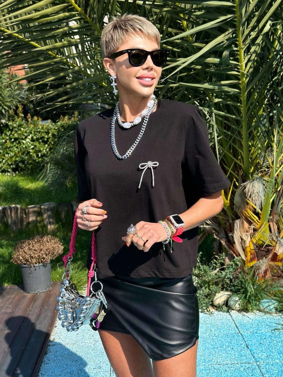 BLACK PADDED BASIC T-SHIRT