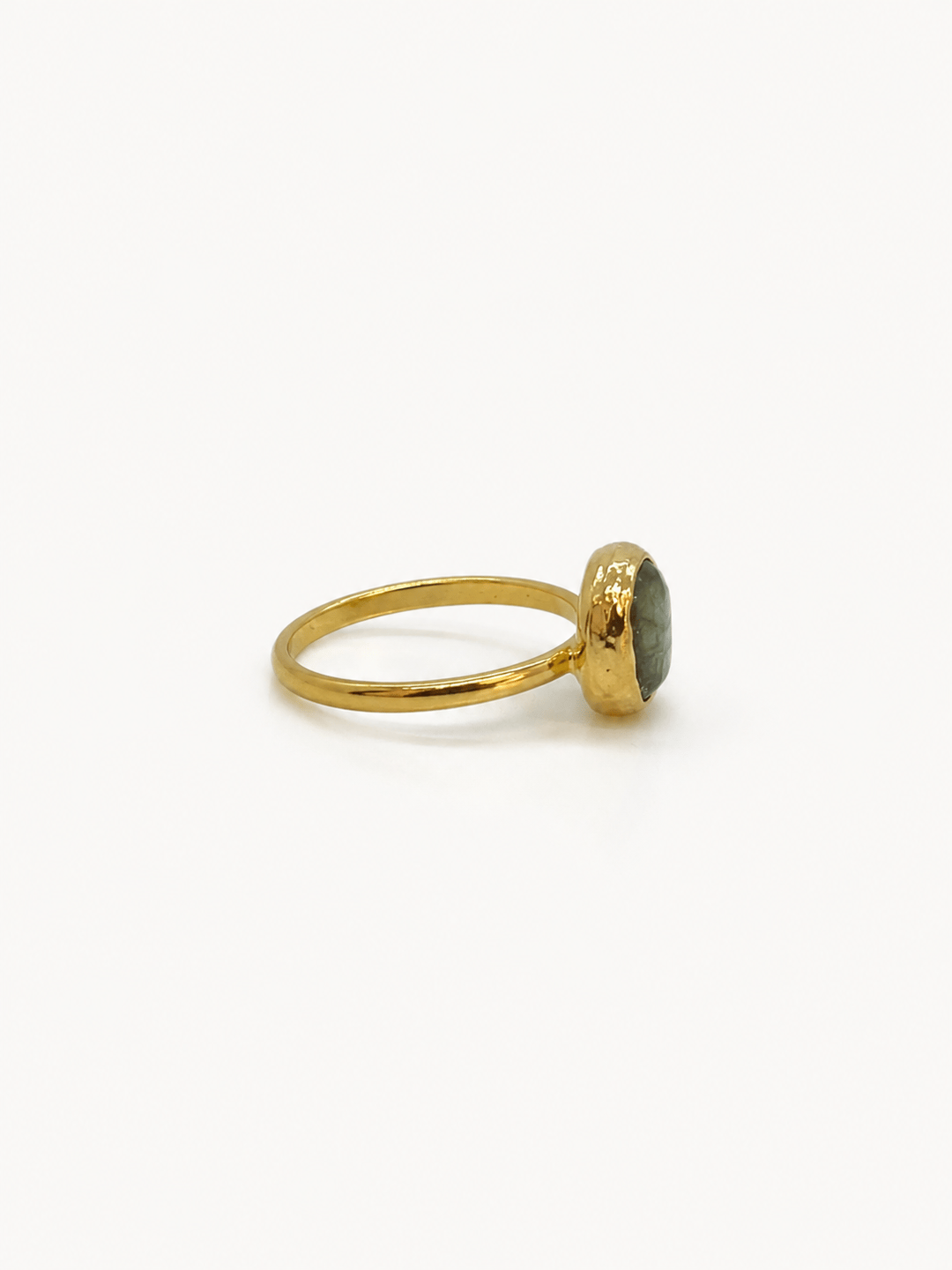 Yeşil Oval Taşlı Gold Yüzük