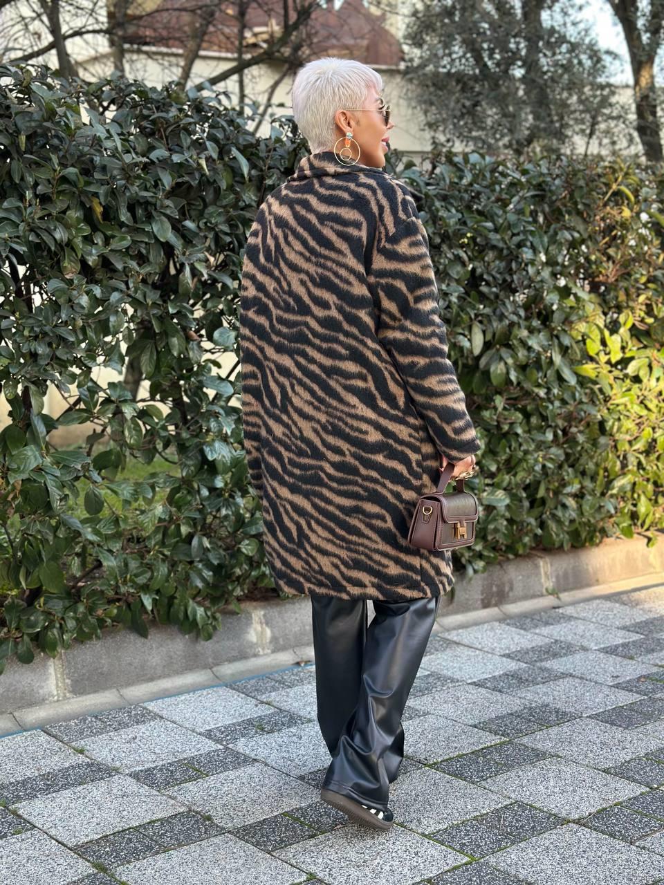 ZEBRA DESENLİ TÜYLÜ KAŞE KABAN
