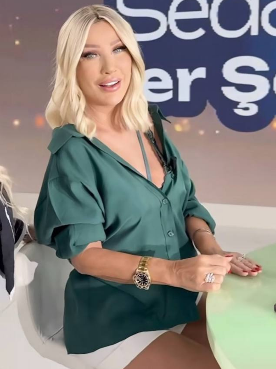 ZÜMRÜT OMZU DÜŞÜK OVERSIZE GÖMLEK 