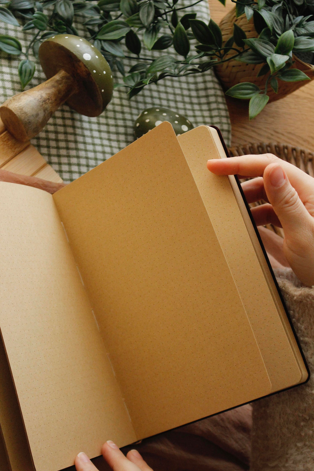 Lacivert Lüks Kadife Ceylan Temalı Kraft Defter