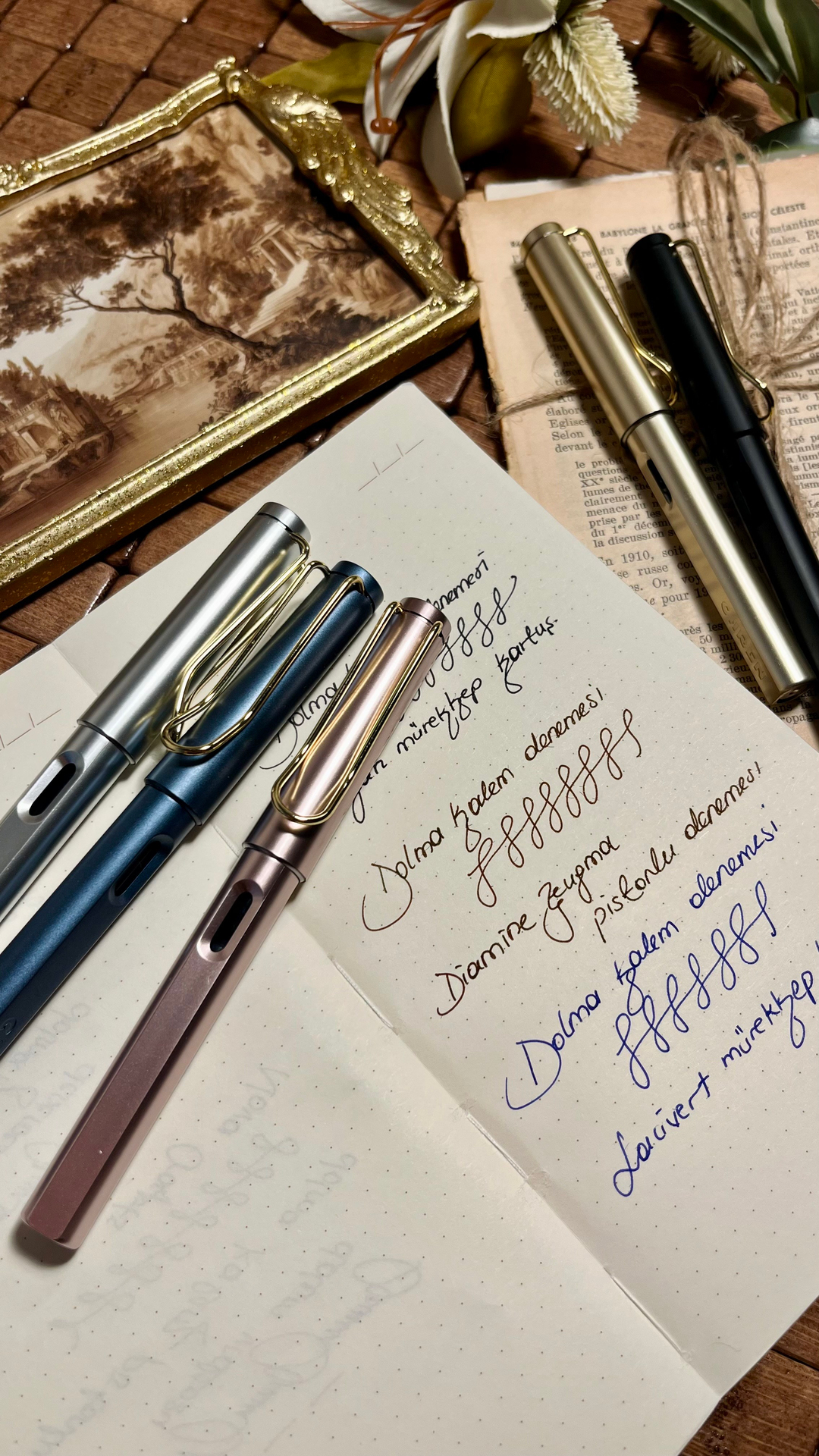 Nova Crafts Altın Rengi Metalik Dolma Kalem Seti ( Kalem, 2 adet siyah kartuş, 4 adet mavi kartuş, 1 adet piston ile beraber)