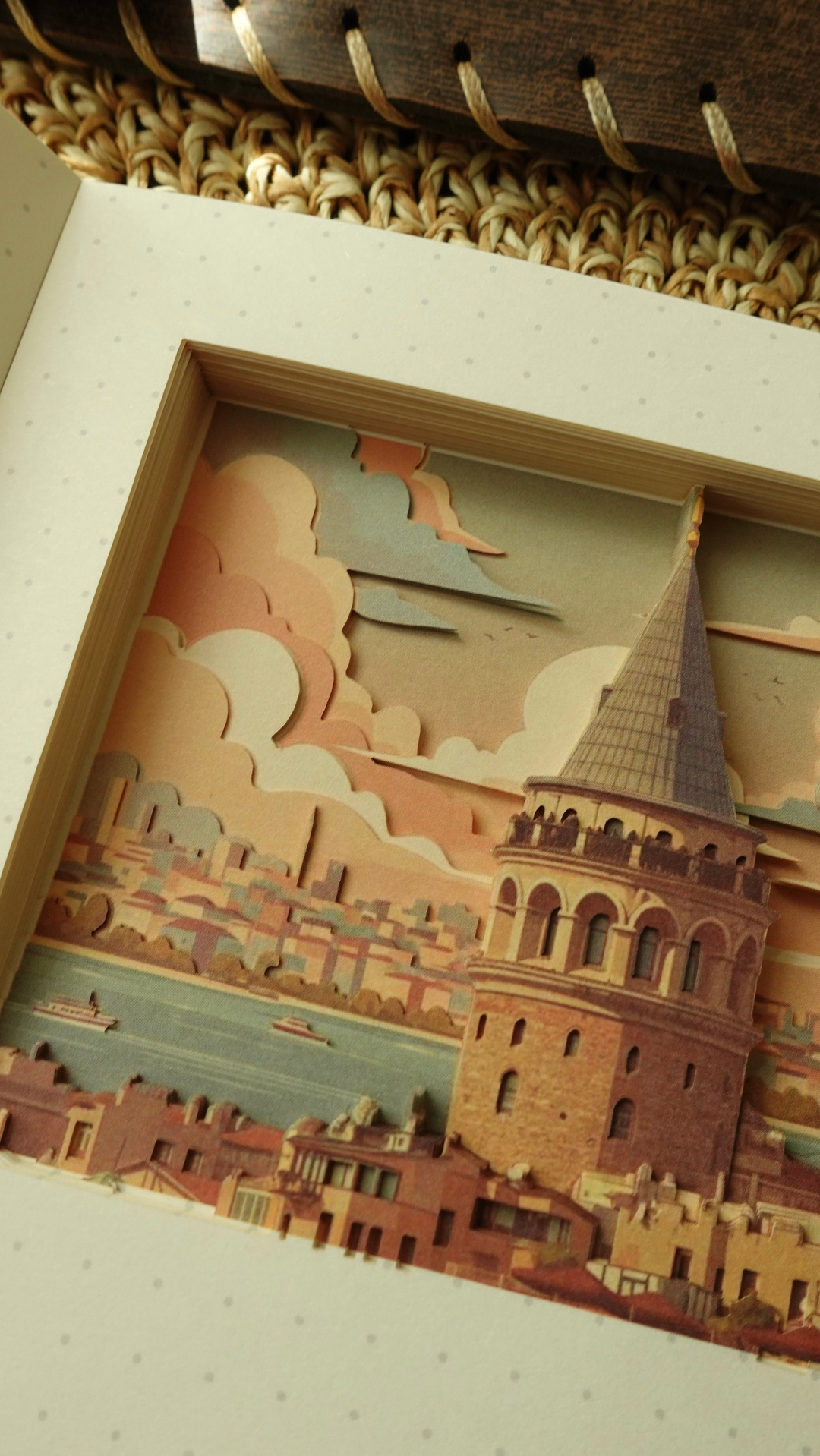 Nova Crafts Diorama 3D Katmanlı Defter Galata Kulesii Temalı Noktalı Defter 80 Yaprak A5