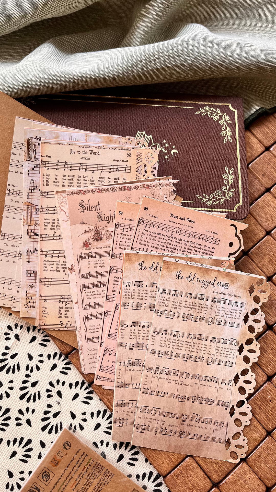 Nova Crafts Eskitilmiş Görünümlü Kenarı Motifli Sayfalar 20 Sayfa ( Temalar benzer olduğu için rastgele gönderilir)