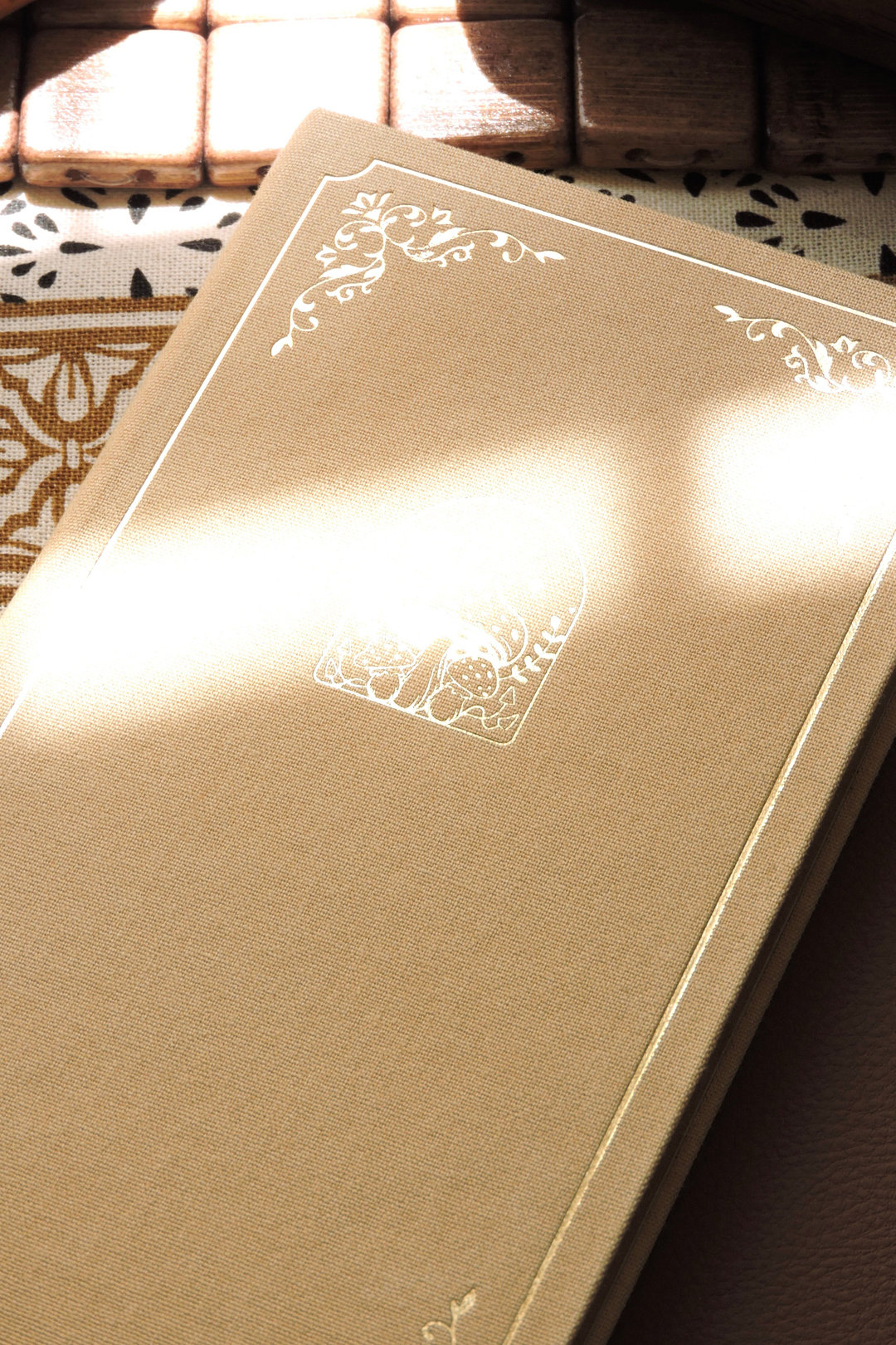 Nova Crafts Fairytale Sarı Noktalı Keten Defter / Yaldızlı Kapak ve Kenar /  10*20 cm / 90 gram ıvory 