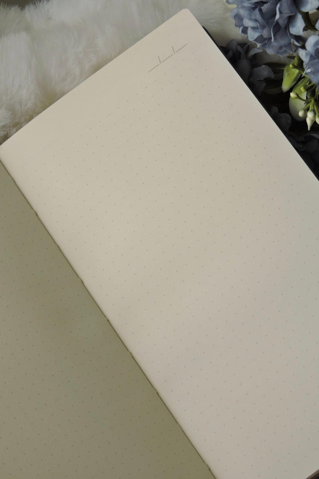 Nova Crafts Fairytale Sarı Noktalı Keten Defter / Yaldızlı Kapak ve Kenar /  10*20 cm / 90 gram ıvory 