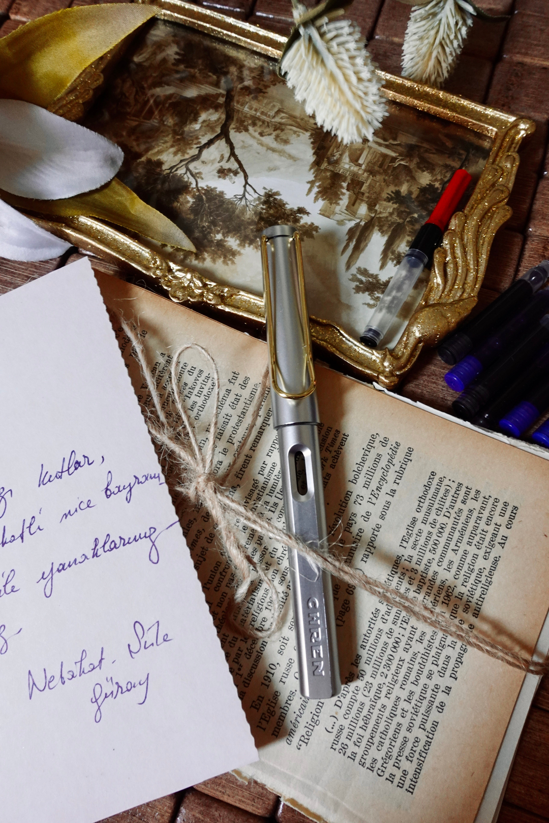 Nova Crafts Gümüş Rengi Metalik Dolma Kalem Seti ( Kalem, 2 adet siyah kartuş, 4 adet mavi kartuş, 1 adet piston ile beraber)