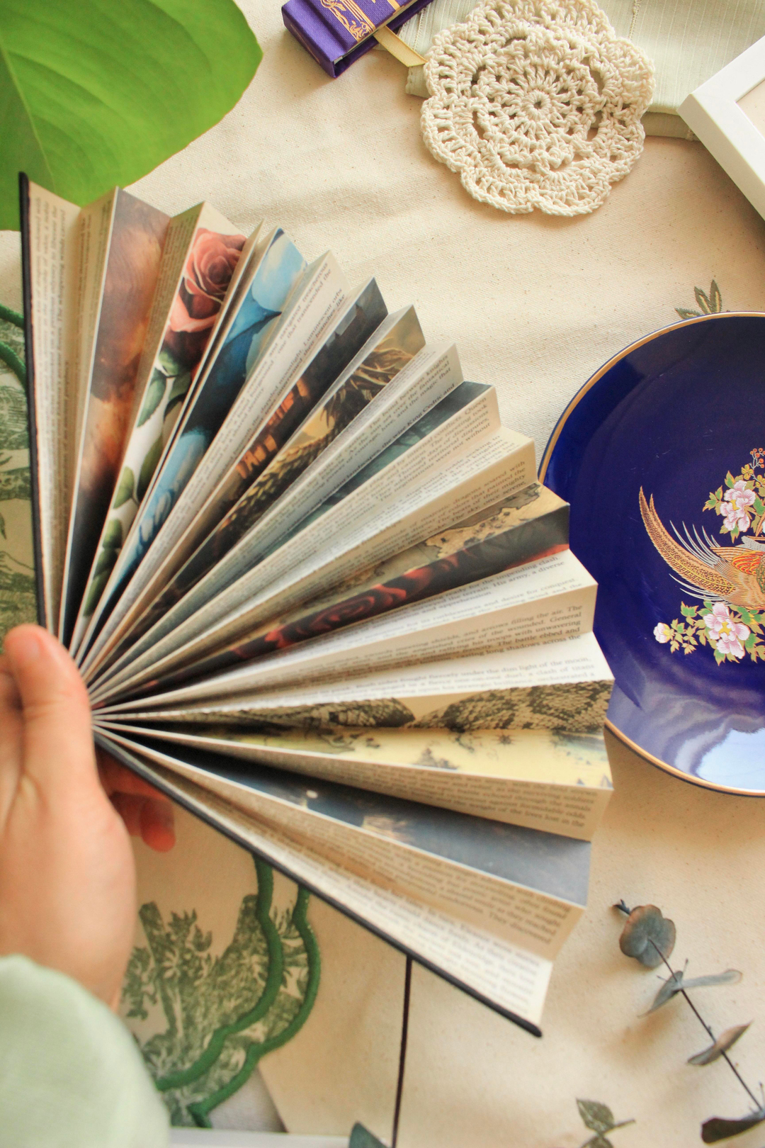 Nova Crafts IF Siyah Kitap Sayfa Hediyelik Yelpaze Romantasy