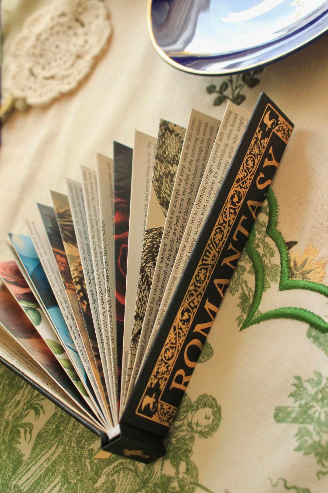 Nova Crafts IF Siyah Kitap Sayfa Hediyelik Yelpaze Romantasy