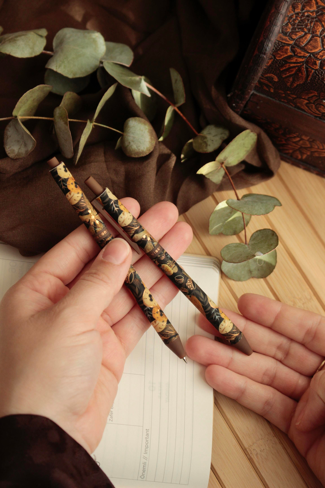 Nova Crafts Otantik Kahve Sarı Çiçekli Yaldızlı Tükenmez Kalem