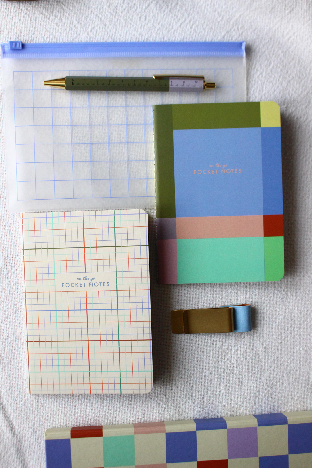 Nova Crafts Pockets Notes Kırtasiye Seti KIKKERLAND (A5 dosyalık , 2 a6 defter , Klips , Özel Cetvelli Kalem)