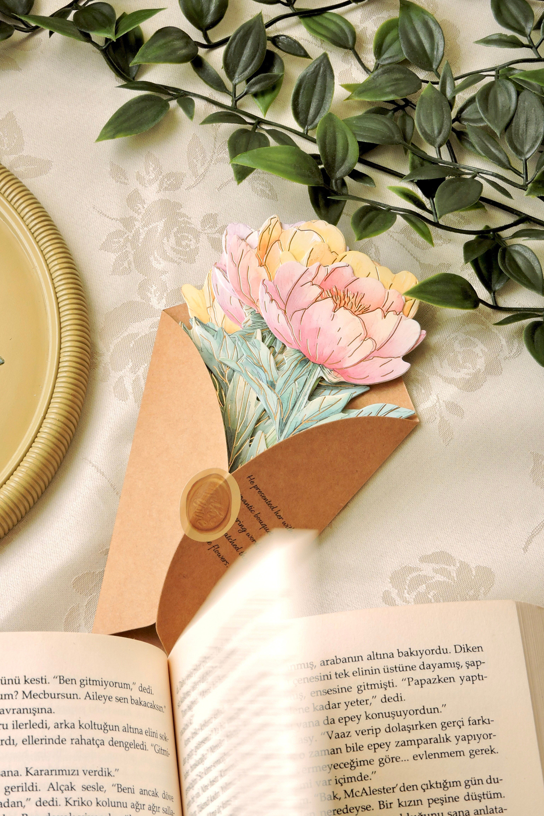 Nova Crafts Reels Videosu Kahve Tonlu Hediye Seti ( Zarafet Kahve Defter/ Paper Pens / Fairytale Kahve Defter / Mühür Seti  ÖNEMLİ NOT : son görseldeki iki kutudan biri gönderilmektedir, kutu değişkenlik gösterebilir içerisindeki ürünler sabittir)