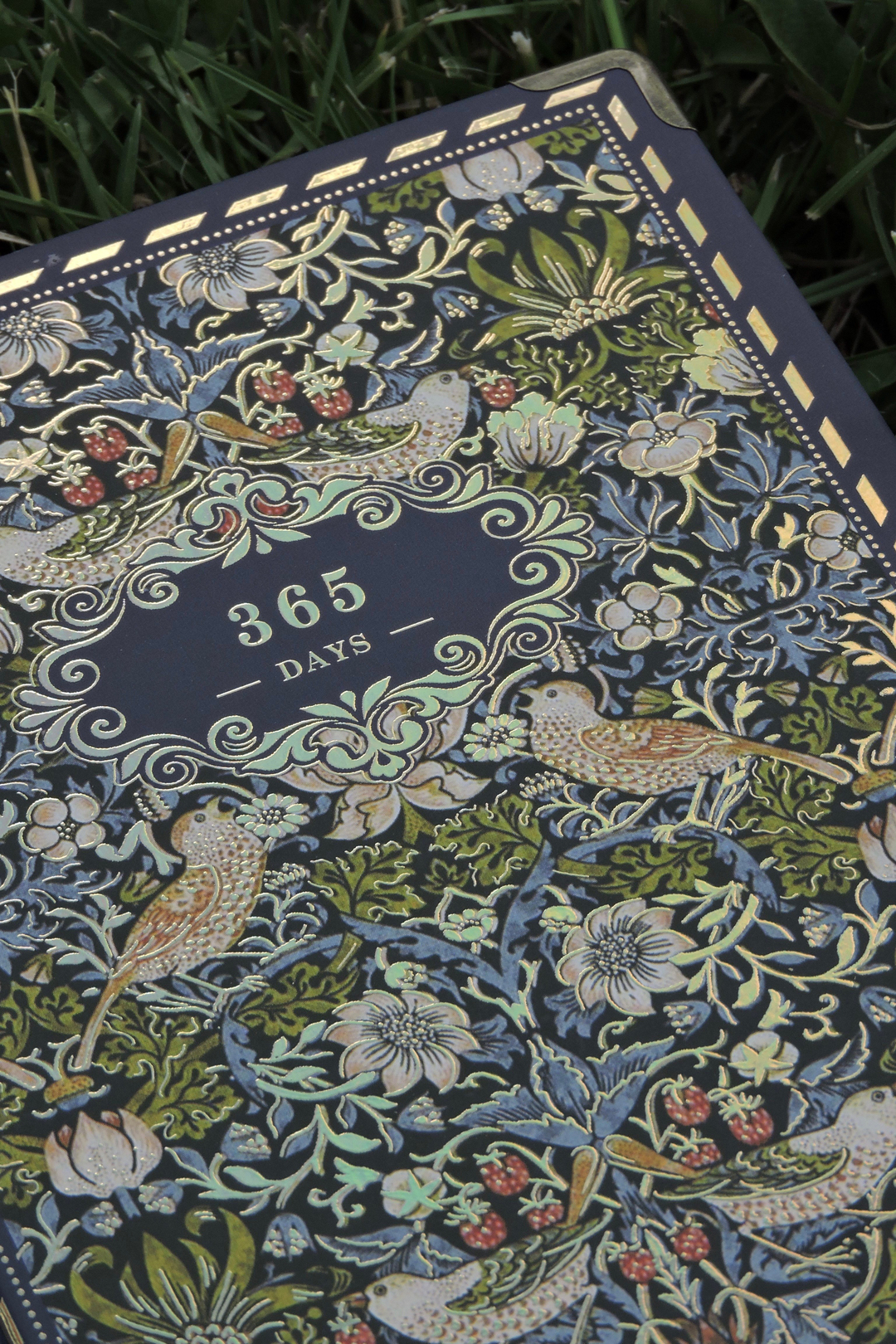 Nova Crafts Secret Garden Lacivert Otantiik Yaldızlı Kapağı/ Kraft Sayfalı Defter / Beyaz Sayfalı 365 Günlük / Journal / PlanlayıcıAjanada 