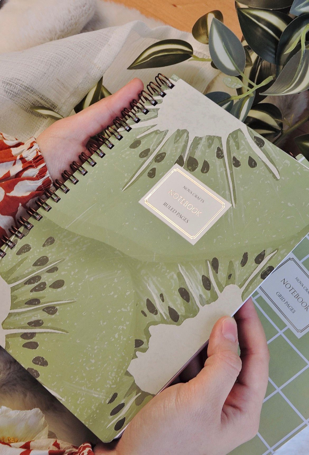 Nova Crafts Yaldızlı Spiralli Yeşil Kivili Çizgili Defter