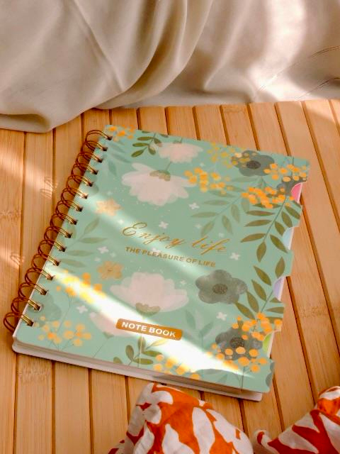 Nova Crafts Yeşil Enjoy Life Çiçek Temalı a5 Spiralli 4 Bölmeli 80 sayfa Defter