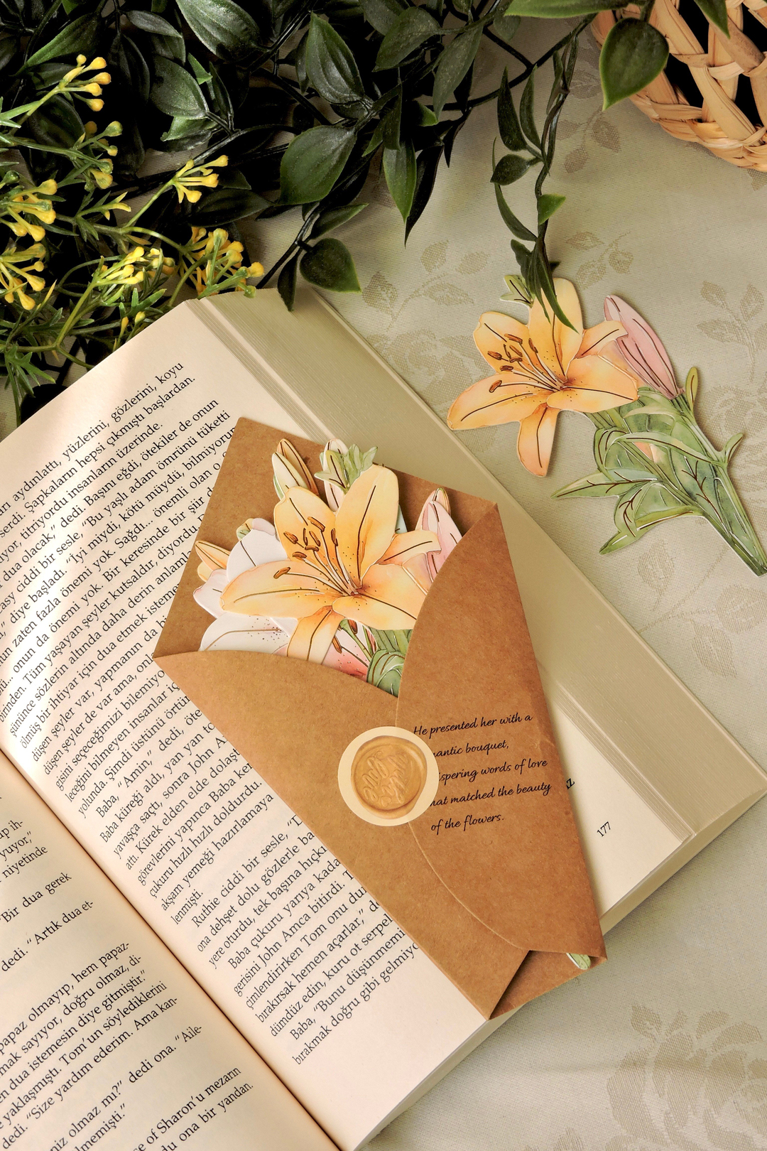 Nova Crafts Zambak Buketi Lilies Çiçekli Dekoratif Kağıt - Kitap Ayracı 10 adet