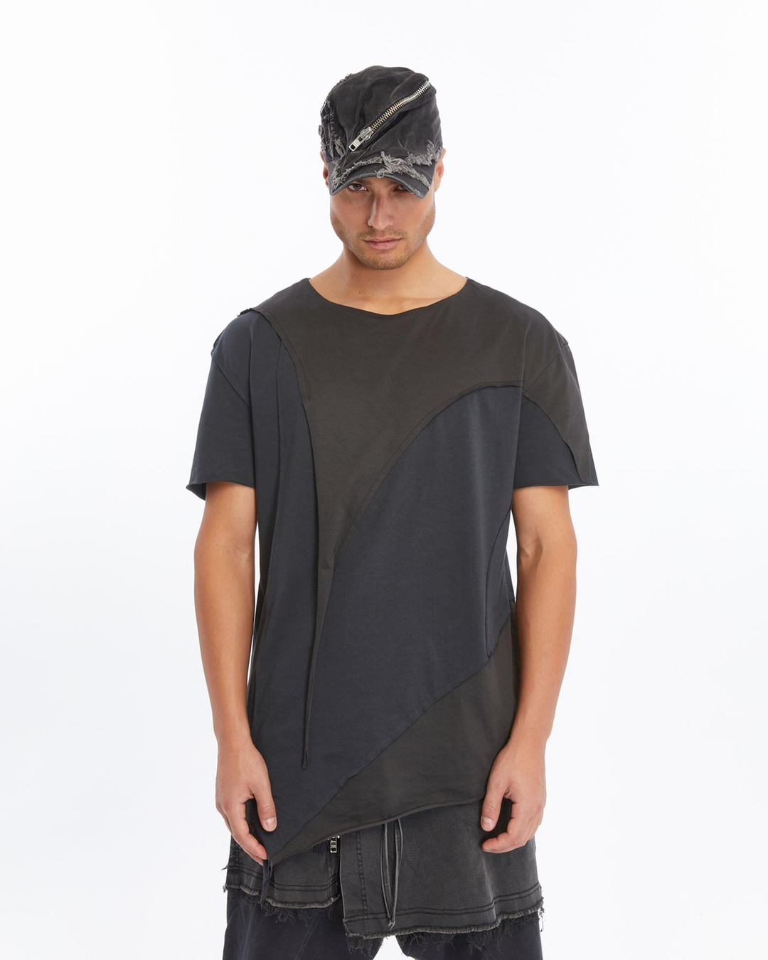 ACIMETRICAL PATCH T-SHIRT