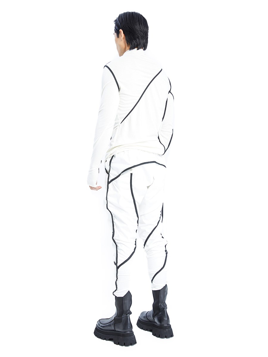 BROKEN LINE TURTLENECK TOP