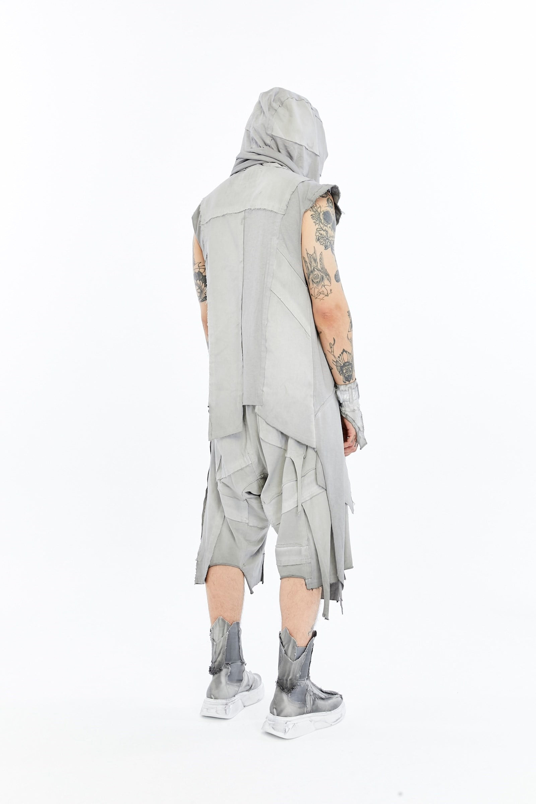 DIVIDE VEST