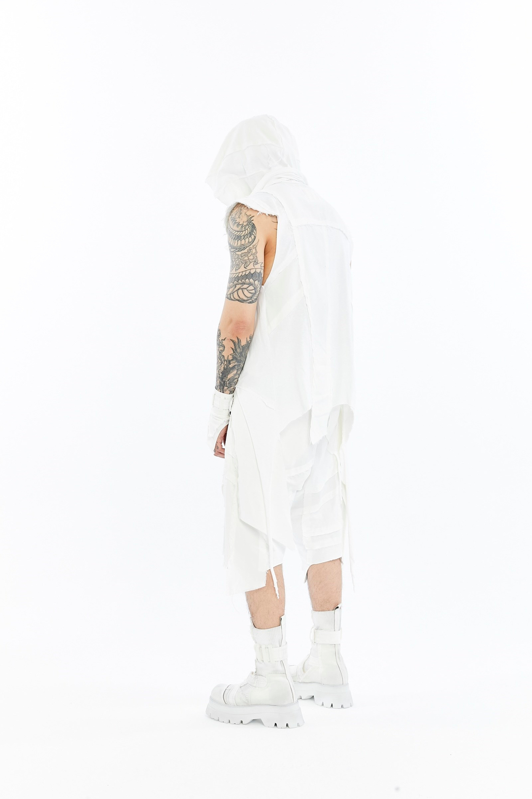 DIVIDE VEST