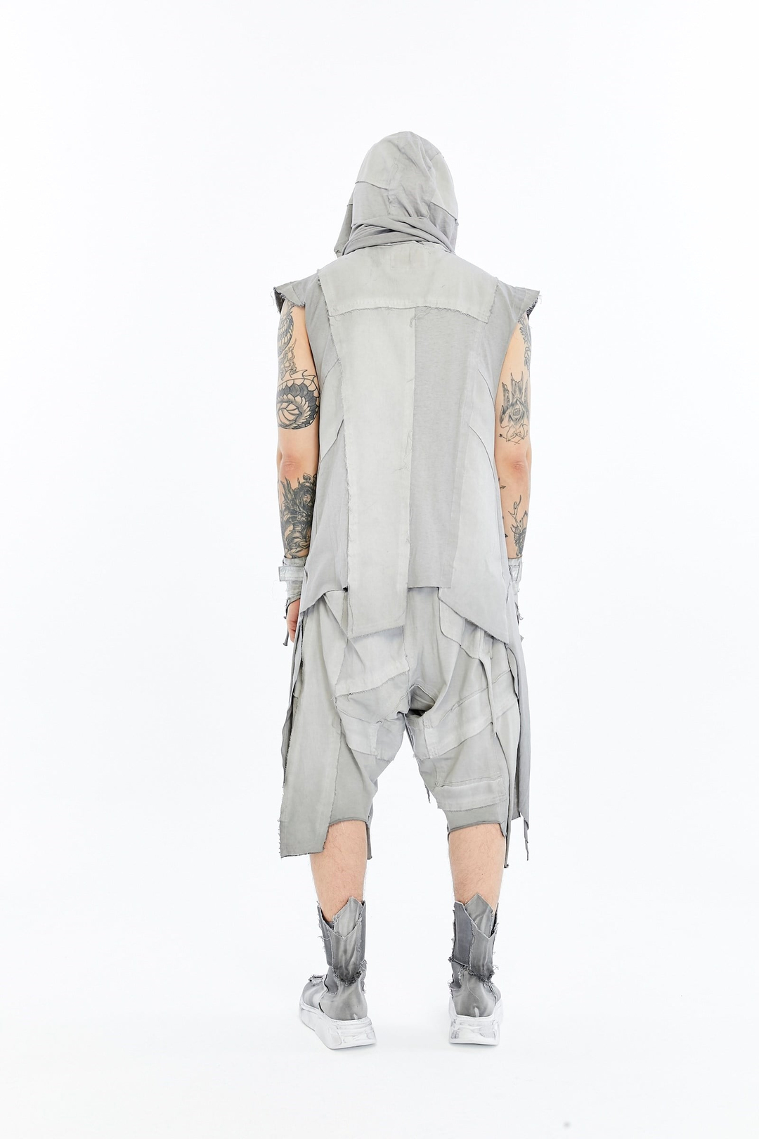 DIVIDE VEST