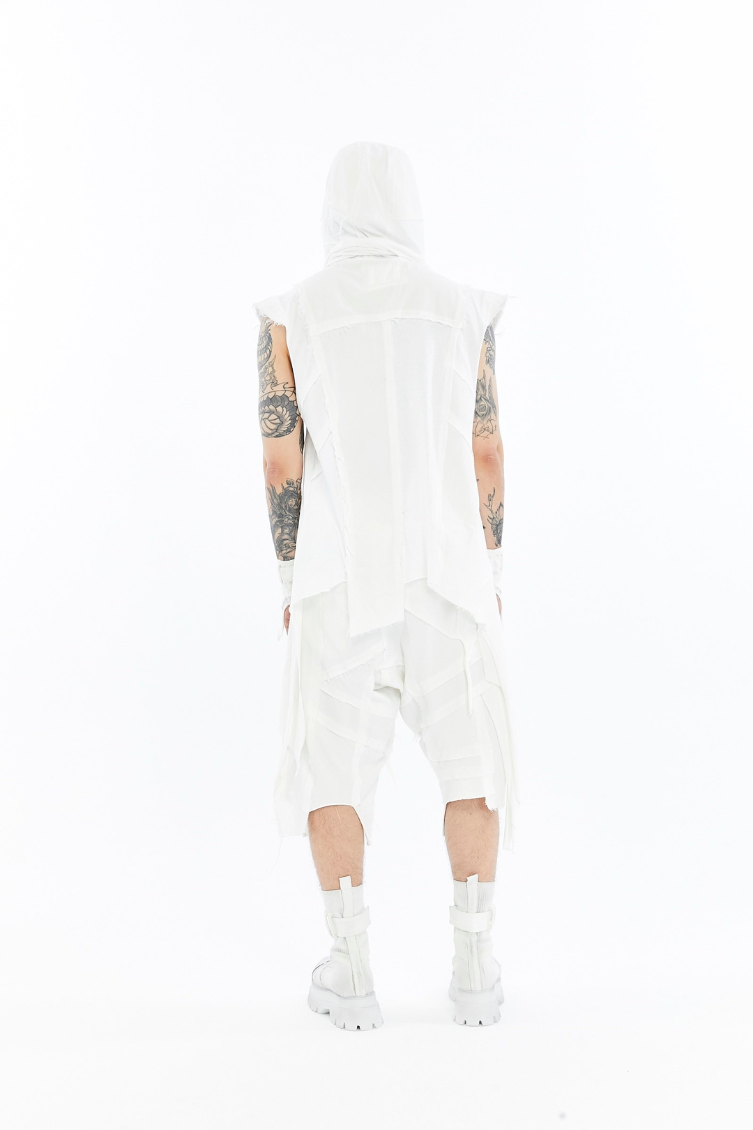 DIVIDE VEST