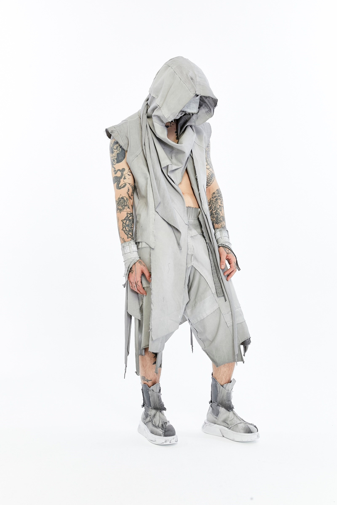 DIVIDE VEST