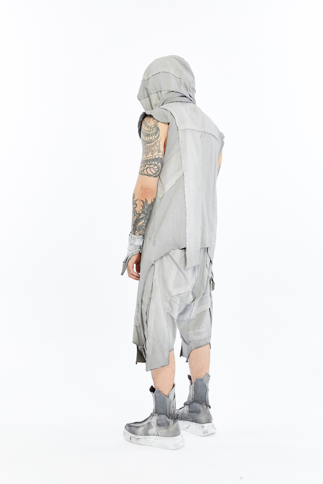 DIVIDE VEST
