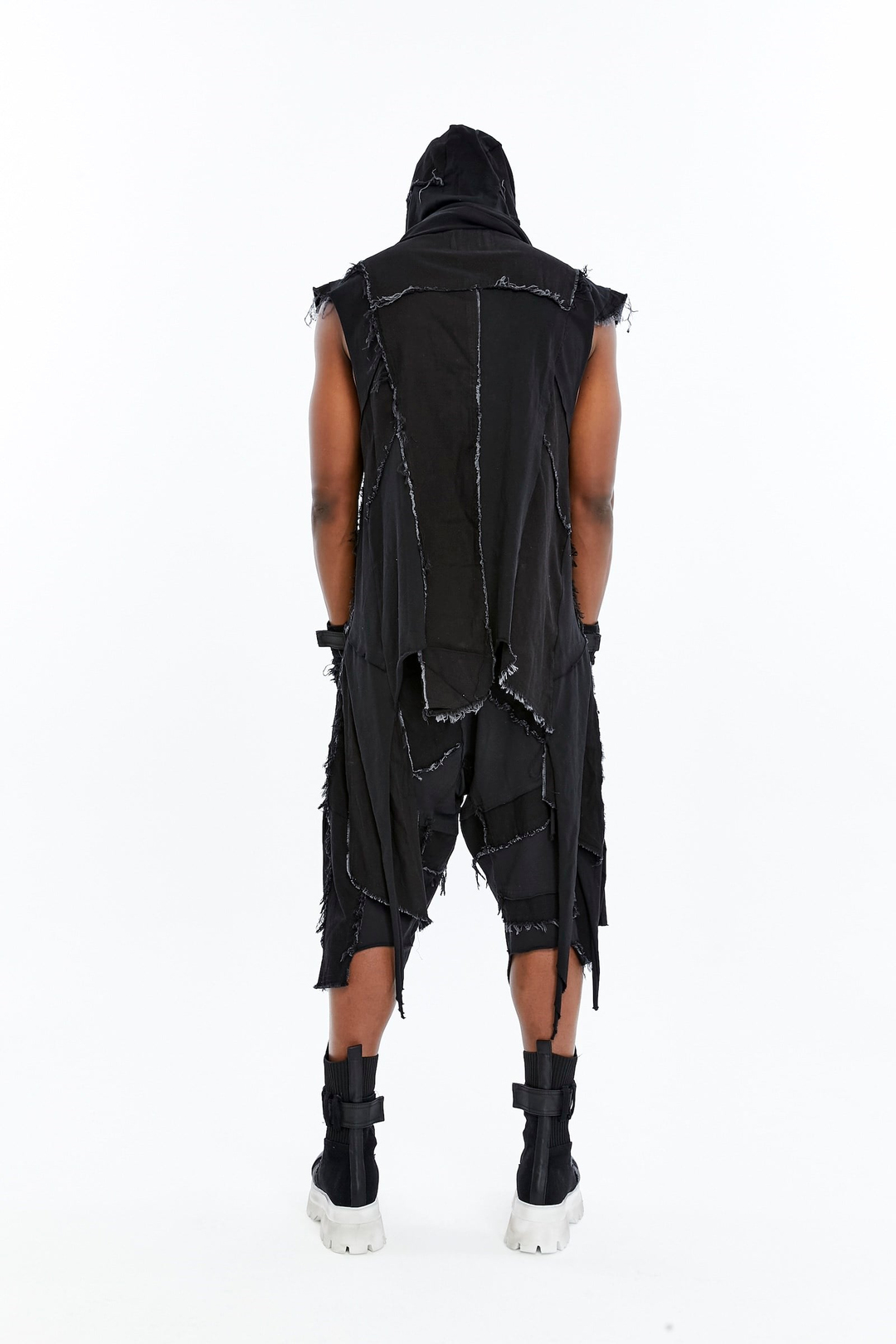DIVIDE VEST