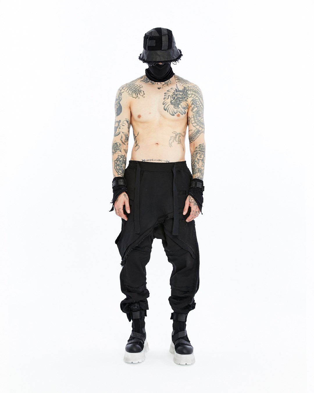 SPLIT ZIP PANTS
