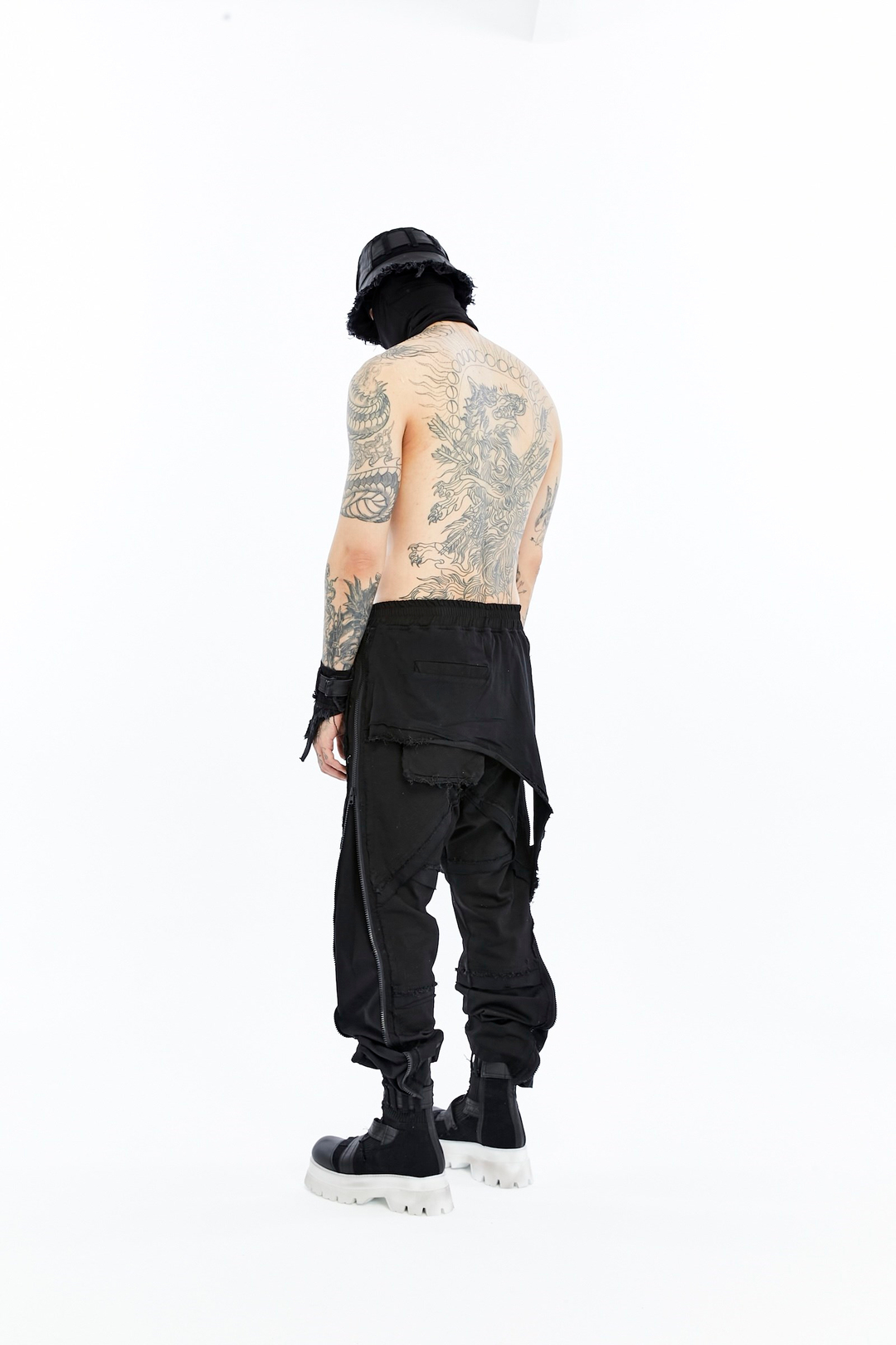 SPLIT ZIP PANTS