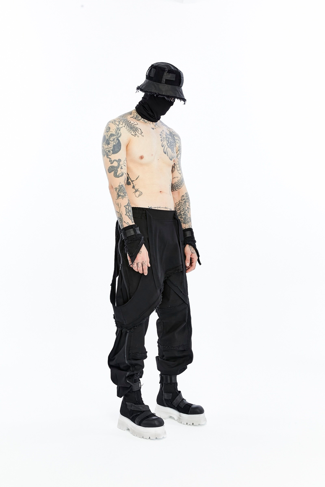 SPLIT ZIP PANTS