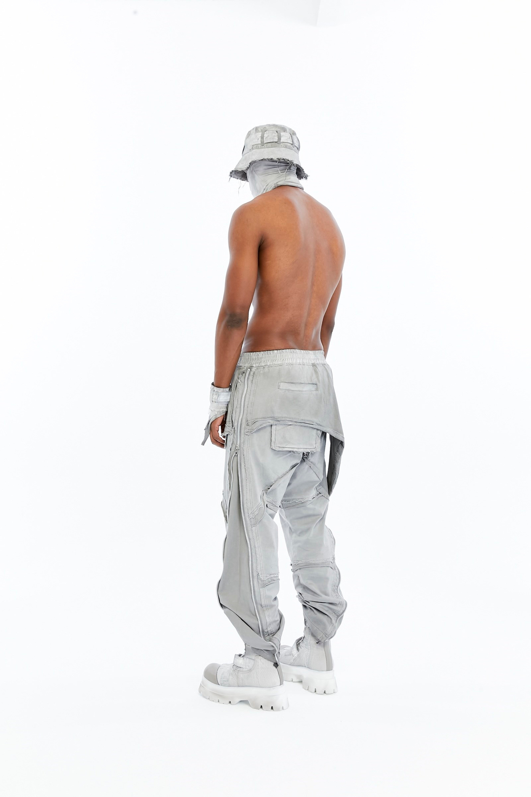 SPLIT ZIP PANTS