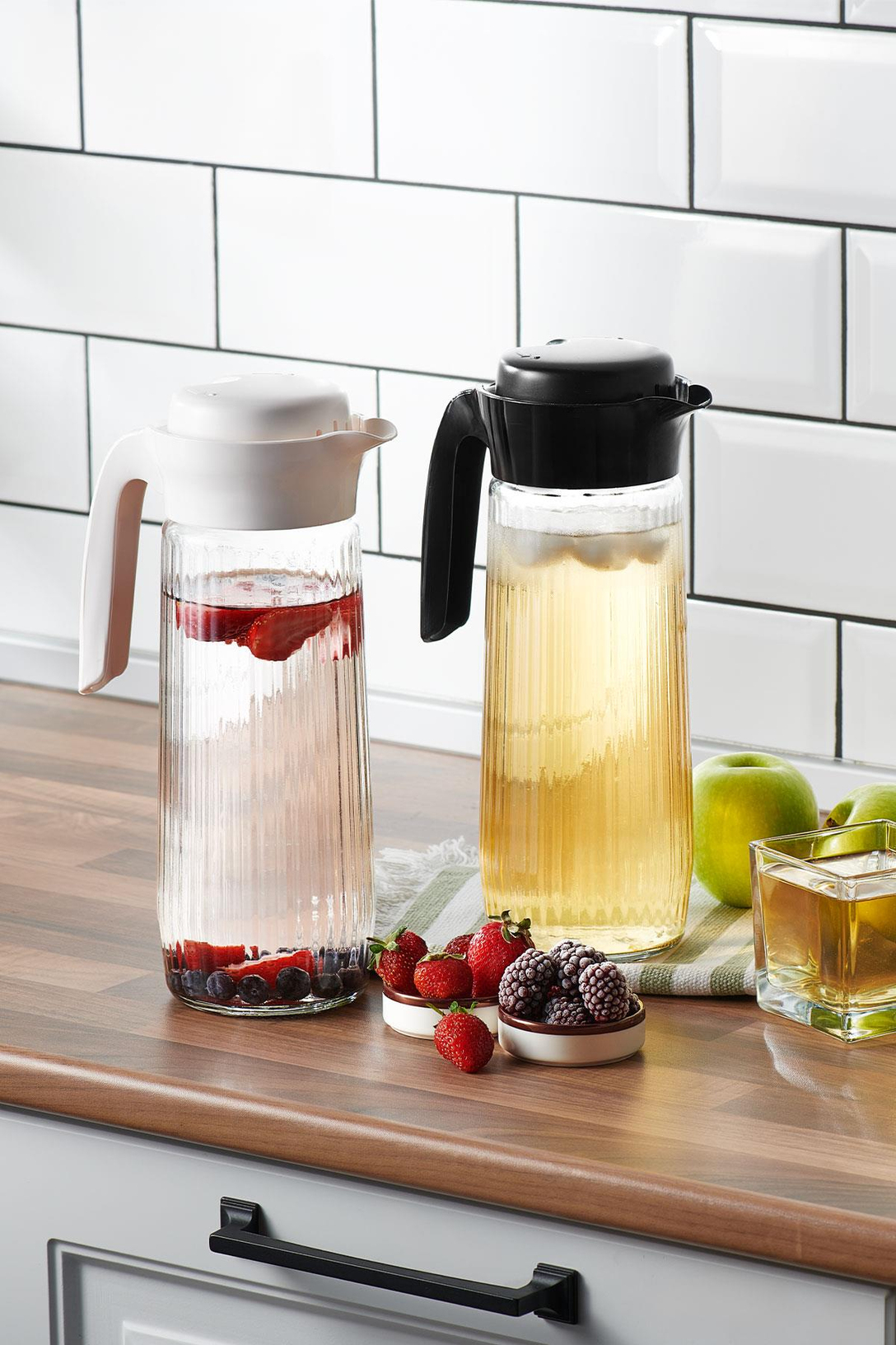 Renga Daisy 1500 ml Bej Kapaklı Gravürlü Cam Sürahi 111023