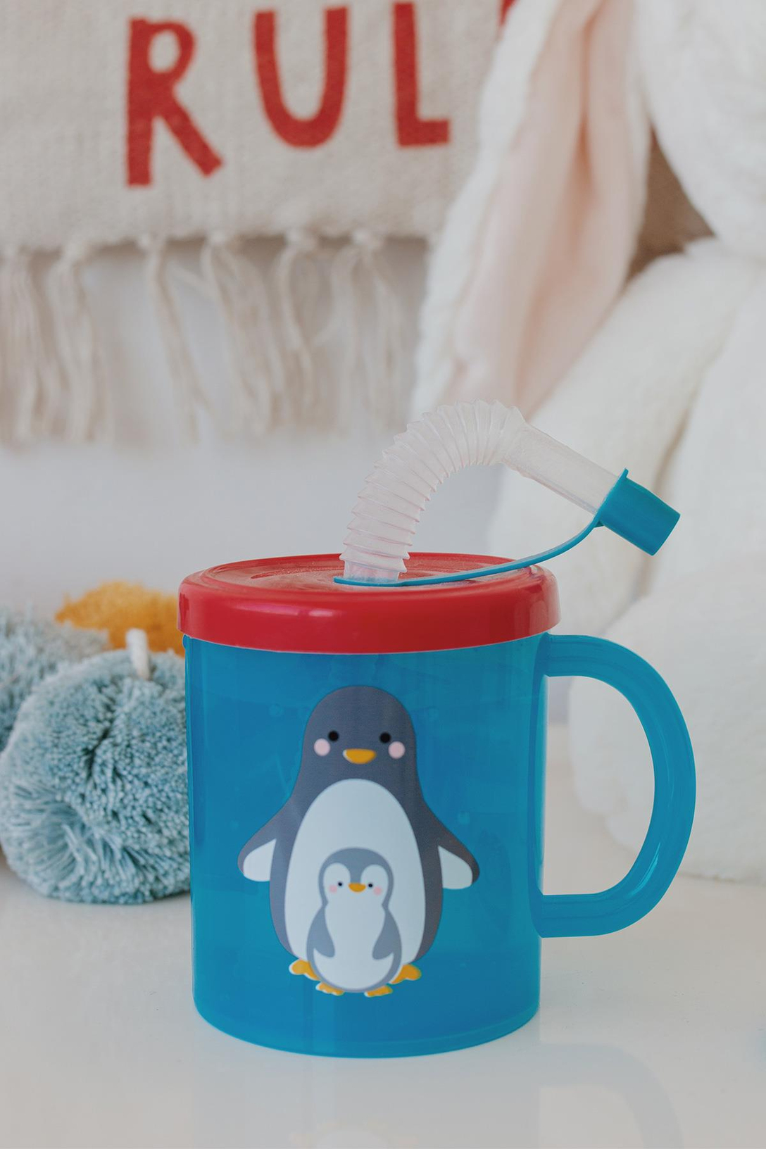 Renga Ruby Penguen Desenli 210 ml Pipetli Kulplu PP Bebek Bardağı 142003 Mavi-Kırmızı