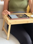 Hazeranlı Cam Yüzey Bambu Açılır Kapanır Ayaklı Tepsi 