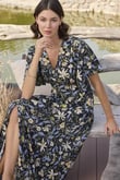 Arias Closet %100 Viskon Çiçek ve Yaprak Desenli Önü Düğmeli Elbise