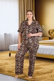 Arias Closet Büyük Beden Şık Tasarım Leopar Desenli Düğmeli Kısa Kol Lüx Saten Pijama Takımı