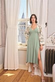 Arias Closet Çiçek ve Yaprak Desenli Dantelli ve Dekolteli Sabahlık Takımı