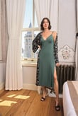 Arias Closet Çiçek ve Yaprak Desenli Dantelli ve Dekolteli Sabahlık Takımı
