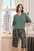 Arias Closet Çiçek ve Yaprak Desenli V Yaka Büyük Beden Kapri Takımı