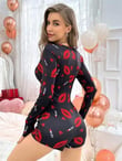 Arias Closet Pamuklu Kırmızı Ruj ve Öpücük Desenli Düğmeli Uzun Kol Tulum Pijama