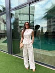 QULOVEYeni GelenlerBeyaz Kemerli Degaje Yaka Elbise