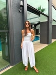 QULOVEYENİ GELENLERBeyaz Paça Pileli Bagy Pantolon 