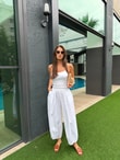 QULOVEYENİ GELENLERBeyaz Paça Pileli Bagy Pantolon 