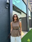 QULOVEYENİ GELENLERCamel Kemerli Yaka Detaylı Bluz